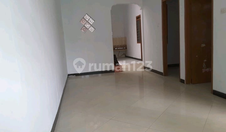 Disewakan rumah 1,5 lantai Deltasari Indah