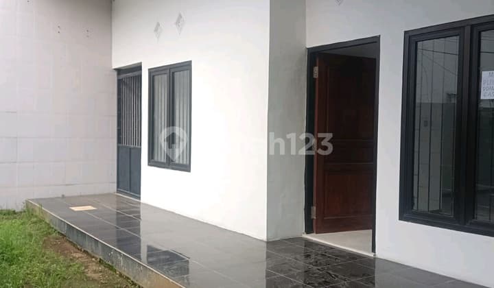 Disewakan Rumah 1,5 Lantai, Bersih, Terawat dan Nyaman Deltasari Indah