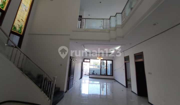 Disewakan Cepat Rumah Mewah 2 lantai, dekat kampus C Unair