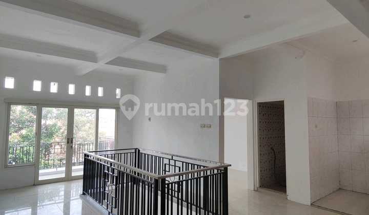 Dijual Rumah Puri Surya Jaya 2 Lantai Bersih dan Nyaman