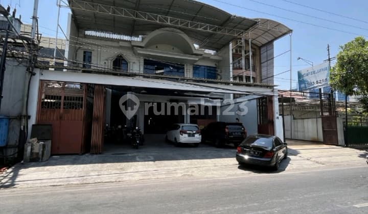 Rumah Mewah Dijual Gubeng Surabaya 8BR Eksklusif Strategis