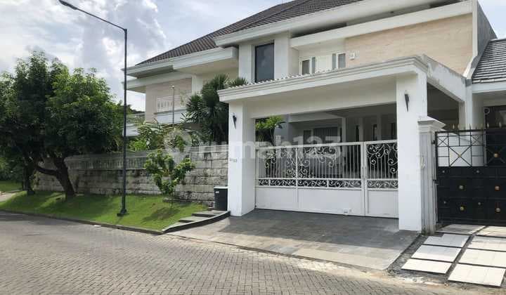 Rumah Hook Perumahan Elit Graha Family Dekat Citraland Pakuwon