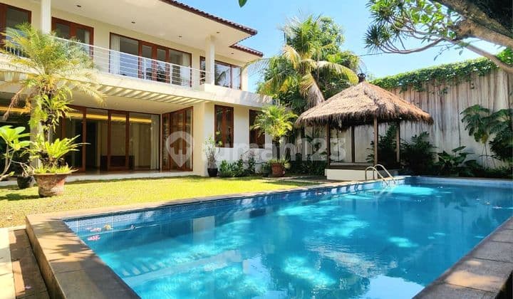 Rumah Cantik 2 Lantai di Kemang, Jakarta Selatan