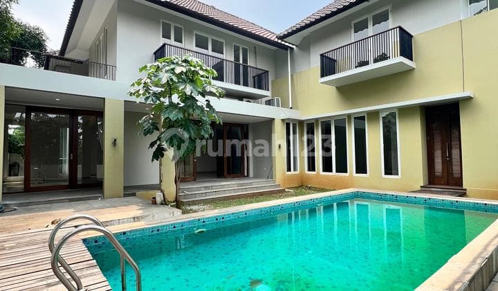 Rumah 2 Lantai Siap Huni di Kemang, Jakarta Selatan
