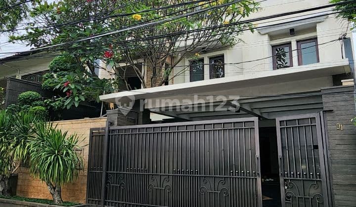 Rumah Cantik 3 Lantai di Cipete, Jakarta Selatan