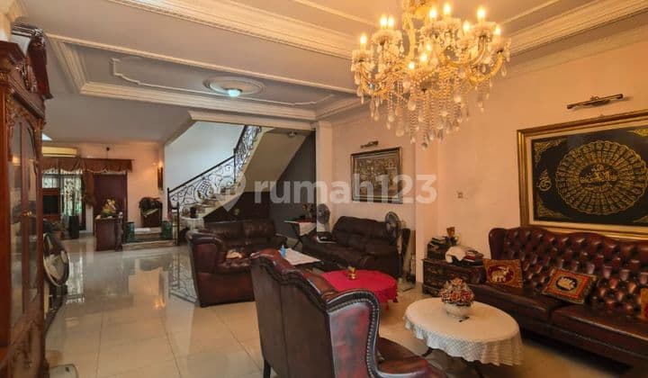 Rumah 2 Lantai Siap Huni di Pondok Indah, Jakarta Selatan.