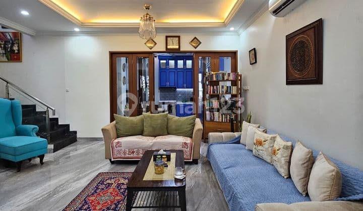 Rumah 2 Lantai Fully Furnished di Lebak Bulus, Jakarta Selatan.
