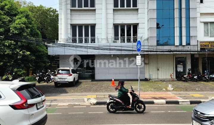 Ruko 3,5 Lantai Siap Pakai di Tebet, Jakarta Selatan