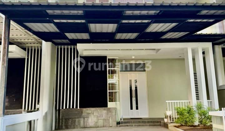 Rent House Royal Residence 3BR 2Fl Semi Furnished Wiyung Pakuwon