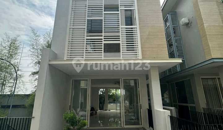Rumah Wisata Bukit Mas Notredame Wiyung, dkt Royal Residence