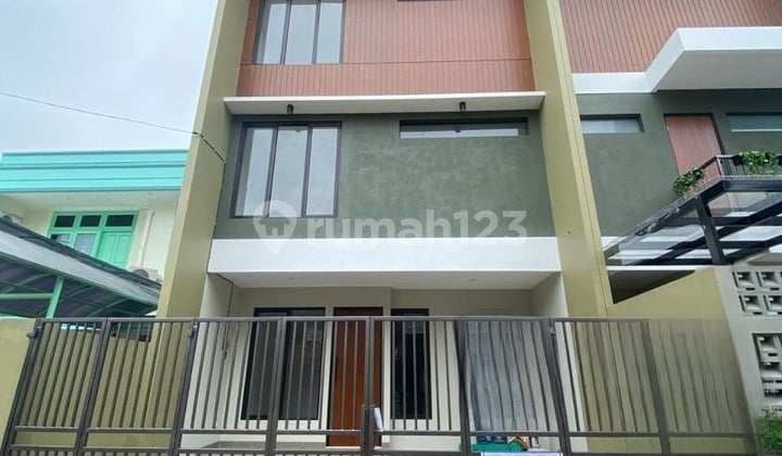 Cheap !! New House for Sale in Kelapa Gading Ready to Occupy 2 Floors Beautiful and Serene