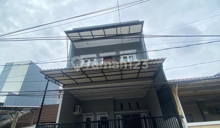 Murah !! Dijual dan Disewakan Rumah di Jl Kulintang 3 Lantai Full Siap Huni Sudah di Renovasi Bebas Banjir