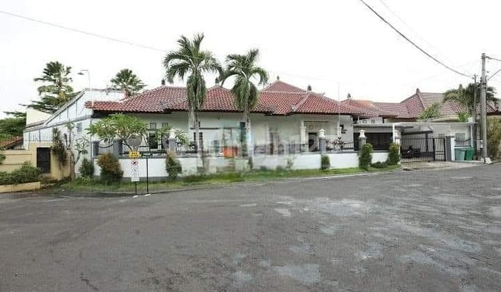 Villa Putra Bali Hill (LT/LB 806/750 m)