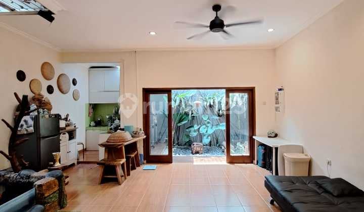 Rumah Cantik Tropis Siap Huni di Depok - Lokasi Strategis, Dekat Toll, Bebas Banjir, Bonus Taman Belakang Instagramable, Lingkungan Aman & Nyaman!