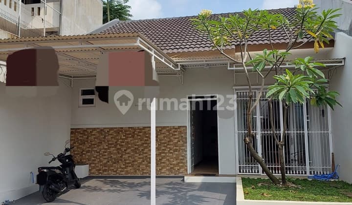 A cozy home suitable for living or investing in the Singgasana Complex, Bandung.