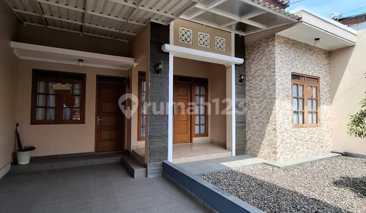 Rumah Adem Apik Bikin Betah di Buah Batu Regency Bandung