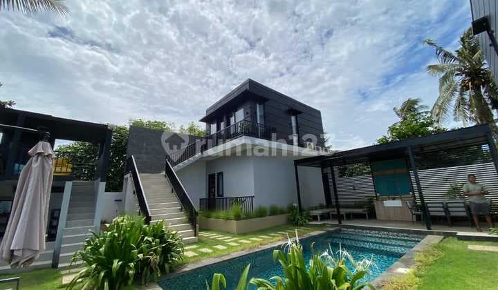Villa Mewah 3 Lantai Beachfront 3 BR Pantai Saba, Gianyar