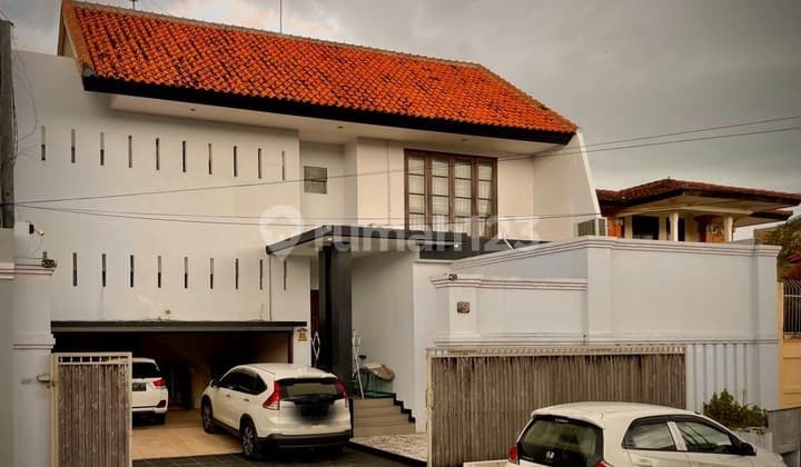 FOR SALE 3-STORY SPACIOUS HOUSE IN TUKAD UNDA, EAST DENPASAR