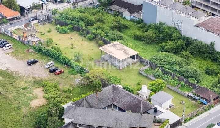 The Best Commercial Land in Canggu 2.300 m² on Batu Bolong Main Street! Freehold