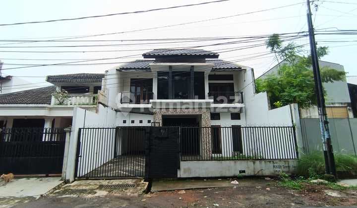 Rumah 2Lt di Jl Bintaro Raya Selatan Sek Ii Jakarta Selatan