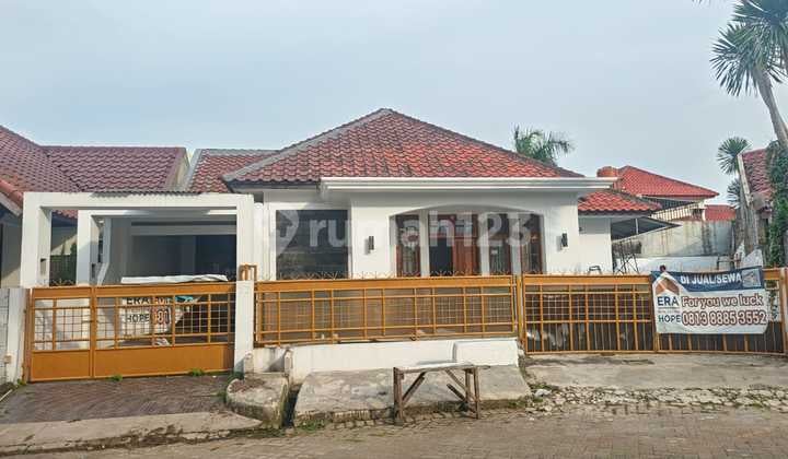 Rumah Bergaya Pavilion di Perum Banjar Wijaya Cipondoh Tangerang