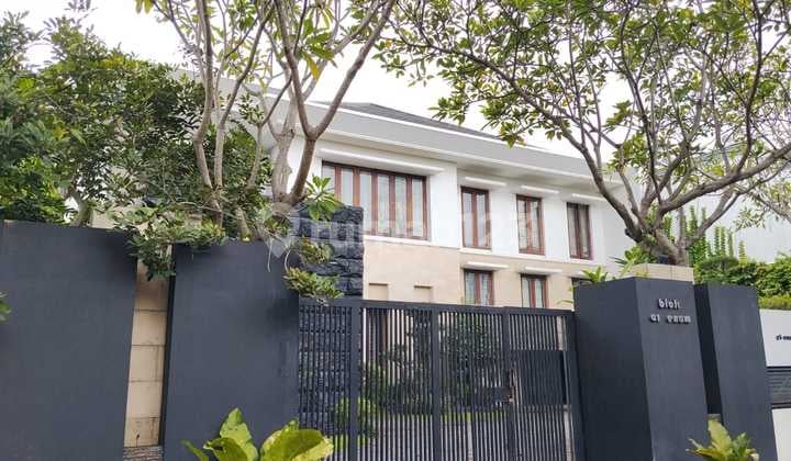 Rumah Mewah Lt 1.211M² di Komp Puri Megah Cipondoh Kota Tangerang