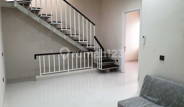 Rumah Full Renov 2 1/2 Lantai, Full Furnished Baru Siap Masuk Vanya Park Azura BSD
