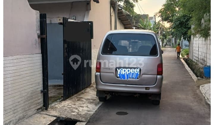 For Sale: 7-Door Boarding House, Private Bathroom