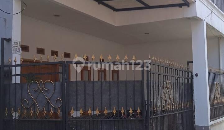Dijual Lokasi Strategis Rumah Hook 2 Lantai, Cimahi