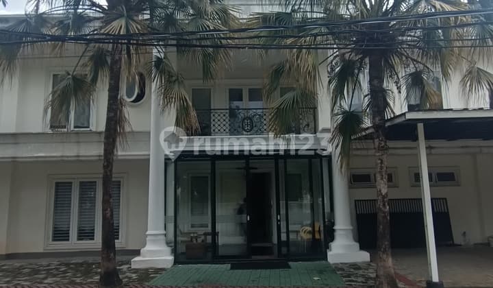 Kemang - Rumah Mewah Siap Huni Dalam Komplek dengan Private Swimming Pool
