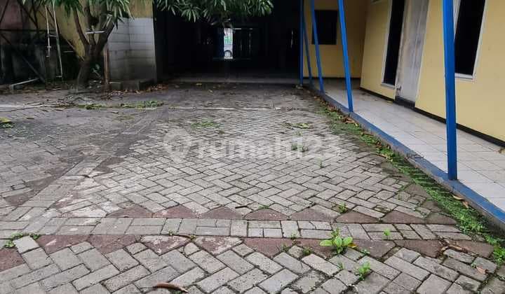 Commercial Building for Sale with Land Calculation in Serpong Raya