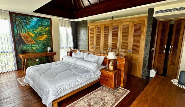 Beautiful Villa Fully Furnished Ready to Use in the Exclusive Area of Ciputra Beach Resort... Already Has a Swimming Pool, Only 5 Minutes Walk to the Beach.