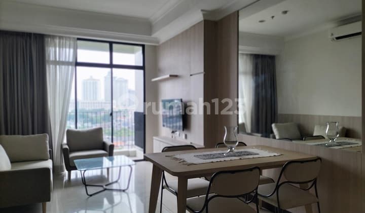 Apartemen 3 Kamar Tidur di Permata Hijau Suites View ke Swimmin Pool