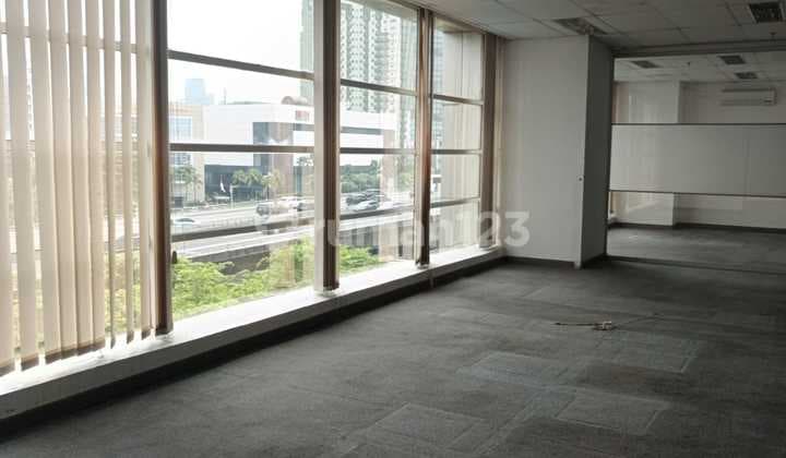 Ruang Kantor Siap Huni Luas 490 M2 di Grand Slipi Tower Jakarta Barat Lokasi Strategis di Pusat Kota