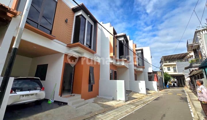 Rumah Strategis Samping Jalan Bea Cukai Dekat Tol Rawamangun