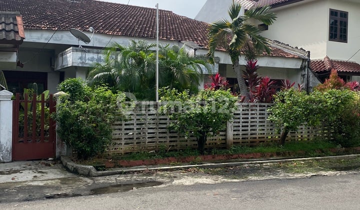 Selling a Large House in Kesehatan, Bintaro