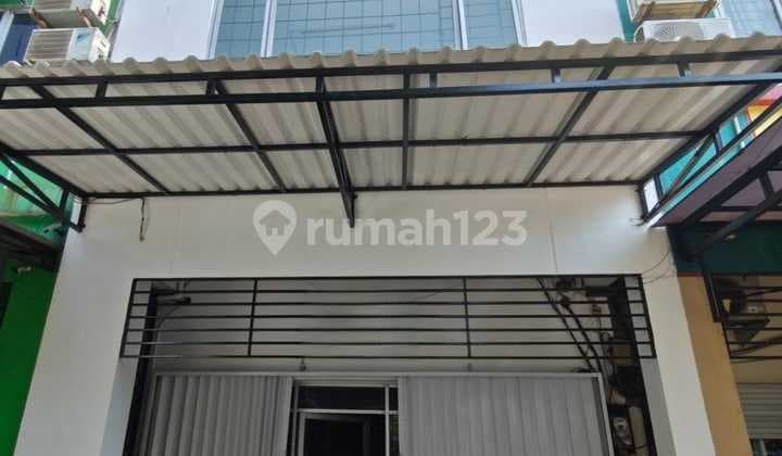 Ruko Komersil di Jalan Raya Modernland