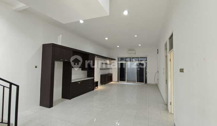 Rumah Besar View Taman Cluster Taman Diponegoro di Lippo Karawaci