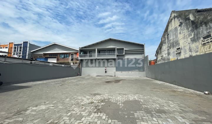 Disewakan Gudang Lokasi Strategis Dijalan Ringroad Selatan Dekat Terminal Giwangan, Singosaren Banguntapan Bantul