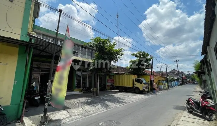 For Rent, Commercial Space, Strategic Location on Jalan Kaliurang Km 5, Caturtunggal, Depok, Sleman
