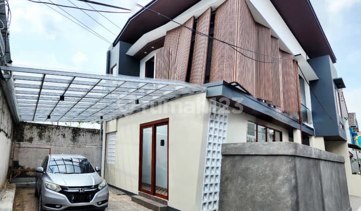 Rumah 2 Lantai Dalam Perum Lokasi Strategis Diarea Seturan Caturtunggal Depok Sleman.