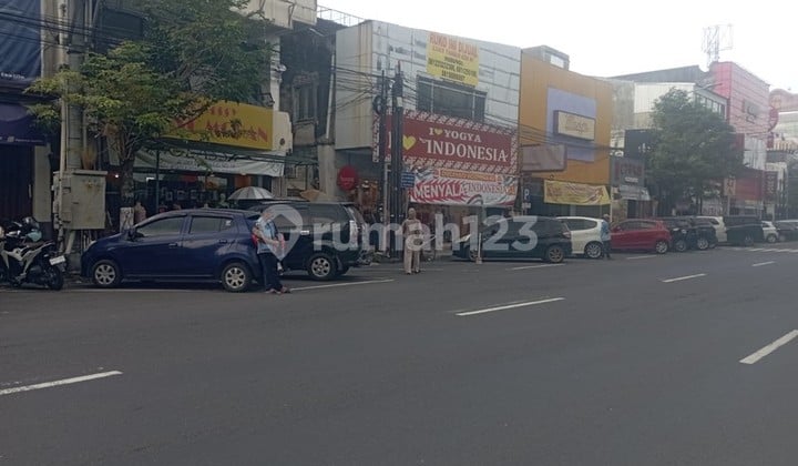 Ruko di Pusat Bisnis Jl.urip Sumoharjo, Kodya Yogyakarta.