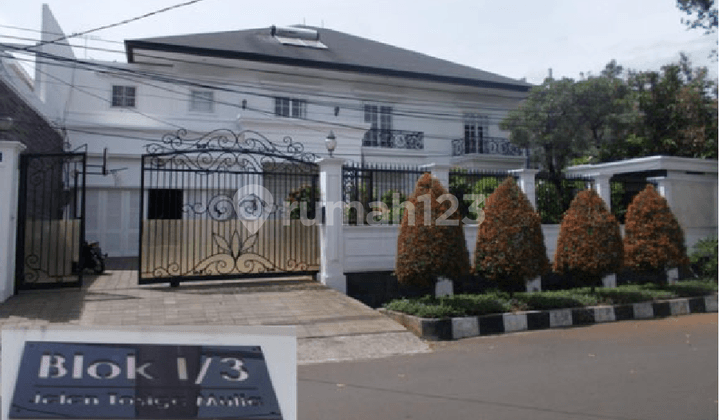 Rumah Mewah di Komplek Tomang City Garden, Jakbar