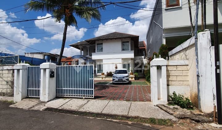 Rumah Luas di Lebak Bulus, Jakarta Selatan