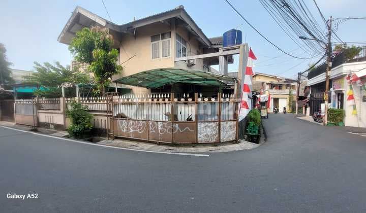 Rumah Hook 2 Lantai di Kota Bambu , Jakarta Barat