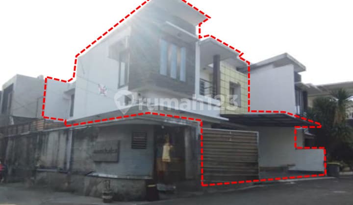 Rumah Rapih di Mampang Prapatan, Jakarta Selatan