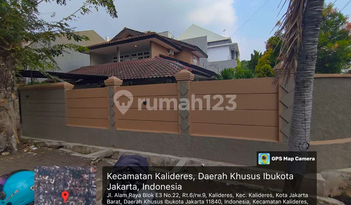 Rumah Hook Besar di Citra Garden, Jakarta Barat
