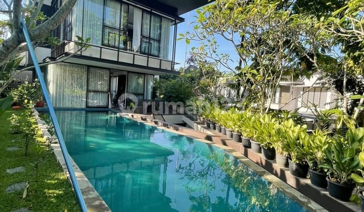 Dijual Cepat Rumah Mewah Modern Cantik dengan Private Pool, Basement, Rooftop, Lokasi Strategis di Sentul City Bogor Jawa Barat