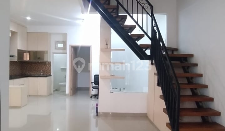 Rumah Minimalis Modern, Lokasi Bagus Ditebet