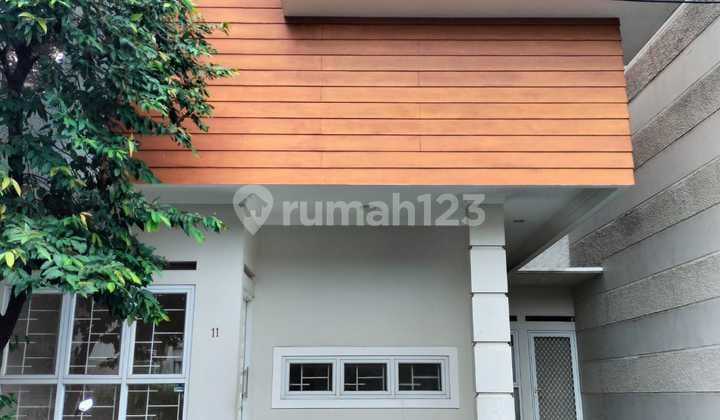 Rumah 2 Lantai Di Lokasi Strategis- Tebet Jakarta Selatan